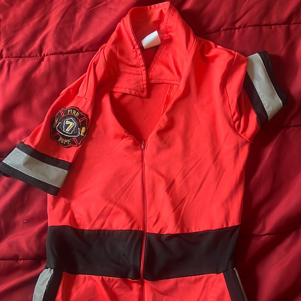 Sexy Firefighter Costume! Worn 2 times only for Halloween! Spirit Halloween